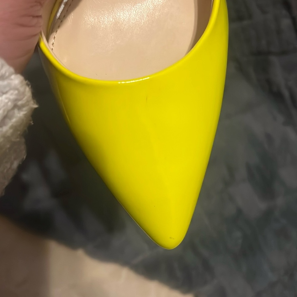 Jessica Simpson yellow heels - Picture 2 of 8